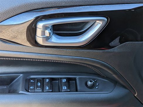 Certified 2023 Jeep Compass Limited image 15