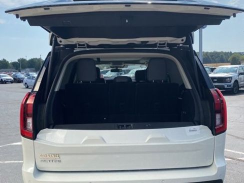 New 2025 Ford Expedition Active image 9