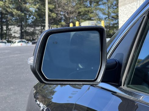 Used 2020 GMC Acadia SLT w/ Driver Alert Package II image 18