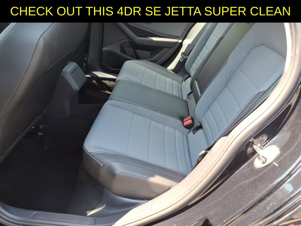 Used 2025 Volkswagen Jetta SE FWD image 9