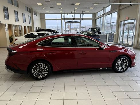 Used 2025 Hyundai Sonata Limited image 8