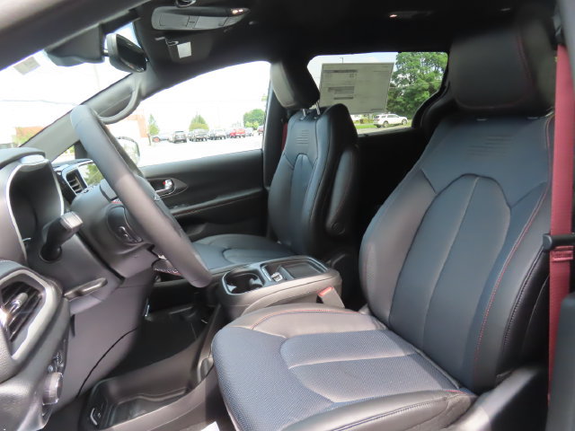 New 2027 Chrysler Pacifica Select AWD/4WD image 18