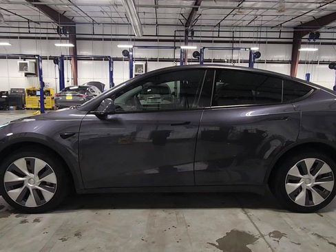 Used 2024 Tesla Model Y Long Range AWD/4WD image 5