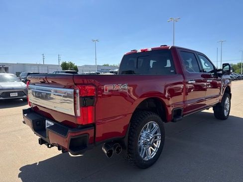 Used 2025 Ford F250 Platinum w/ Platinum Plus Package AWD/4WD image 3