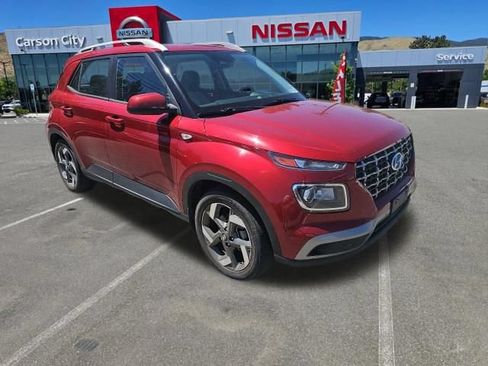 Used 2023 Hyundai Venue SEL FWD image 5