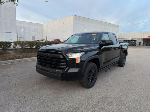 Used 2022 Toyota Tundra SR5 w/ SR5 Convenience Package image 1