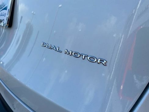 Used 2022 Tesla Model Y Long Range AWD/4WD image 11