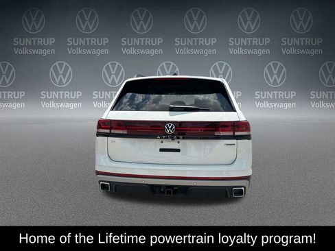Used 2025 Volkswagen Atlas Peak Edition SE AWD/4WD image 4