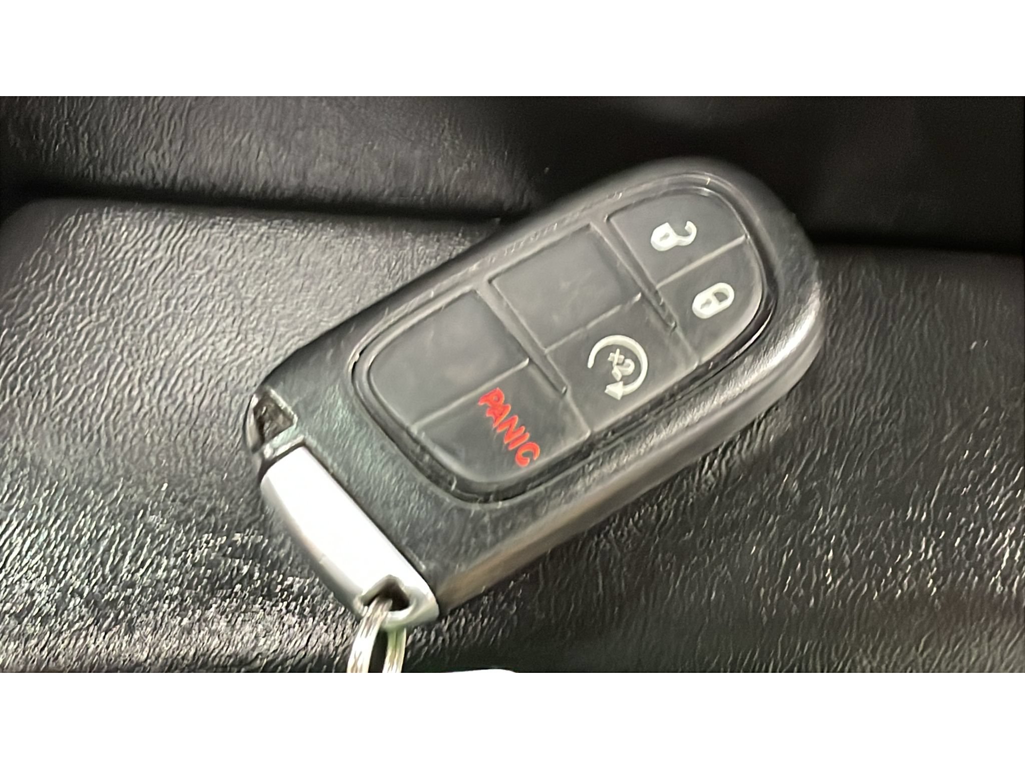 Used 2019 Jeep Cherokee Latitude Plus w/ Cold Weather Group AWD/4WD image 16