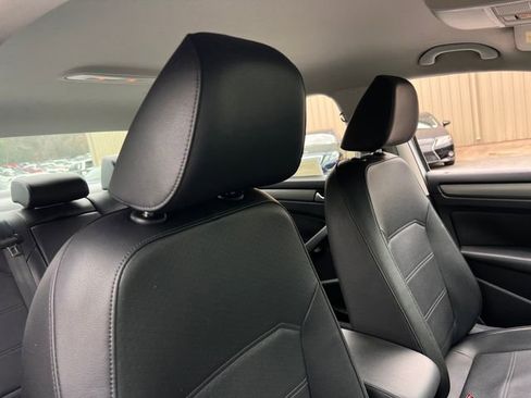 Used 2015 Volkswagen Passat 1.8T SE image 30