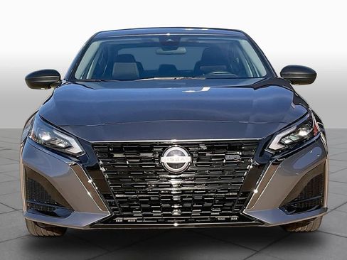 Used 2025 Nissan Altima 2.5 SV FWD image 3