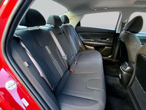 Used 2025 Hyundai Elantra SEL FWD image 20