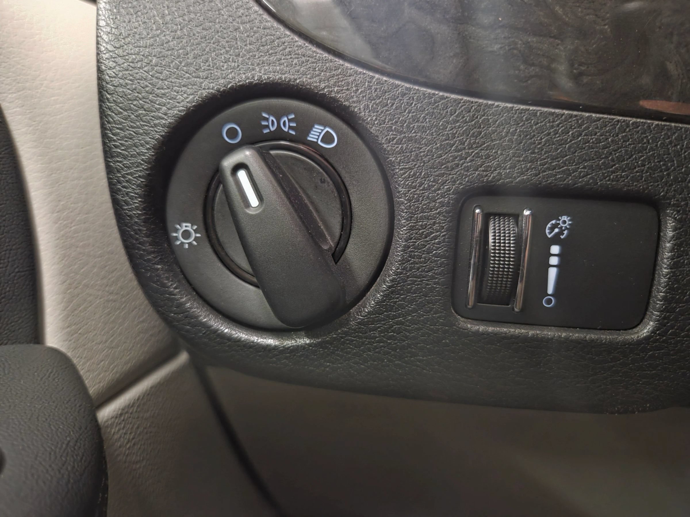 Used 2013 Dodge Grand Caravan SE FWD image 21