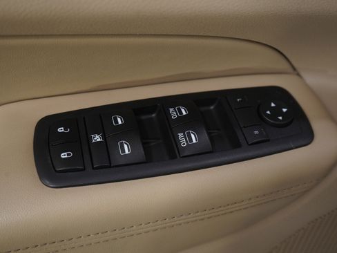 Used 2017 Jeep Grand Cherokee Limited w/ Trailer Tow Group IV image 23