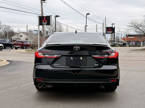 Used 2025 Toyota Camry SE image 11