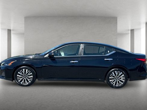 Used 2024 Nissan Altima 2.5 SV FWD image 7