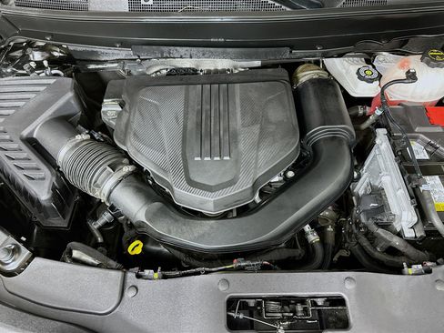 Used 2025 Chevrolet Traverse LT image 35