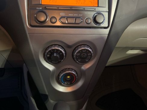 Used 2012 Toyota Yaris Sedan image 28