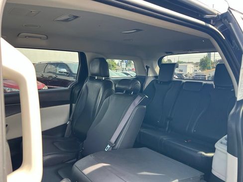 Certified 2024 Kia Carnival LX FWD image 13