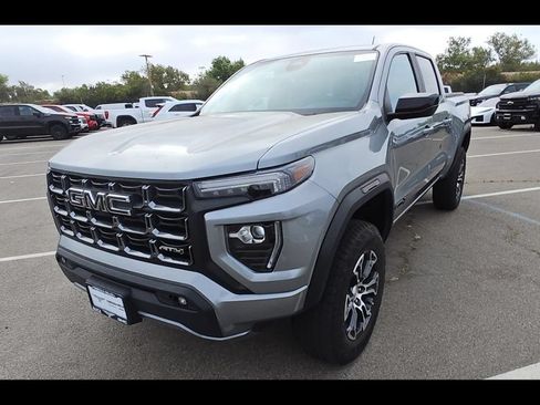 Used 2024 GMC Canyon AT4 AWD/4WD image 3