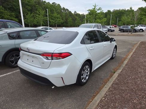 Used 2025 Toyota Corolla LE image 3