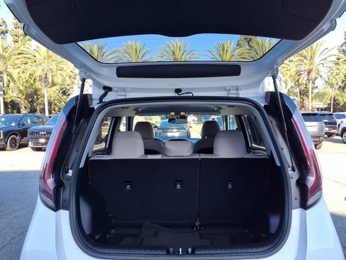 Certified 2025 Kia Soul LX w/ LX Technology Package FWD image 23
