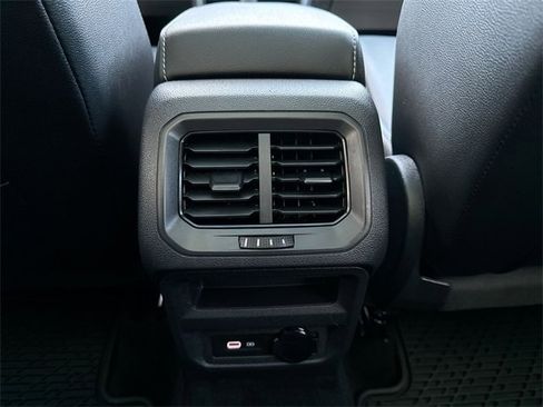 Used 2023 Volkswagen Tiguan SE image 23