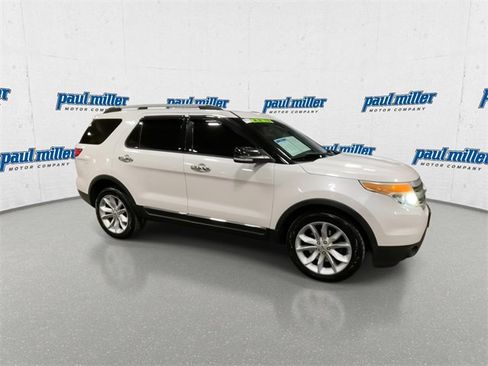 Used 2014 Ford Explorer XLT w/ Equipment Group 202A image 2