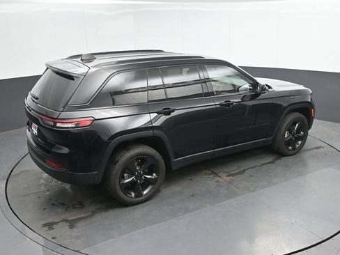 Used 2023 Jeep Grand Cherokee Altitude AWD/4WD image 30