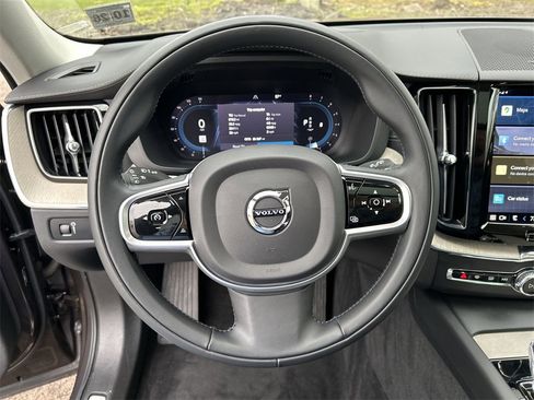 Certified 2022 Volvo XC60 B5 Inscription w/ Climate Package image 18