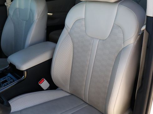 Used 2025 Kia Sorento SX image 15