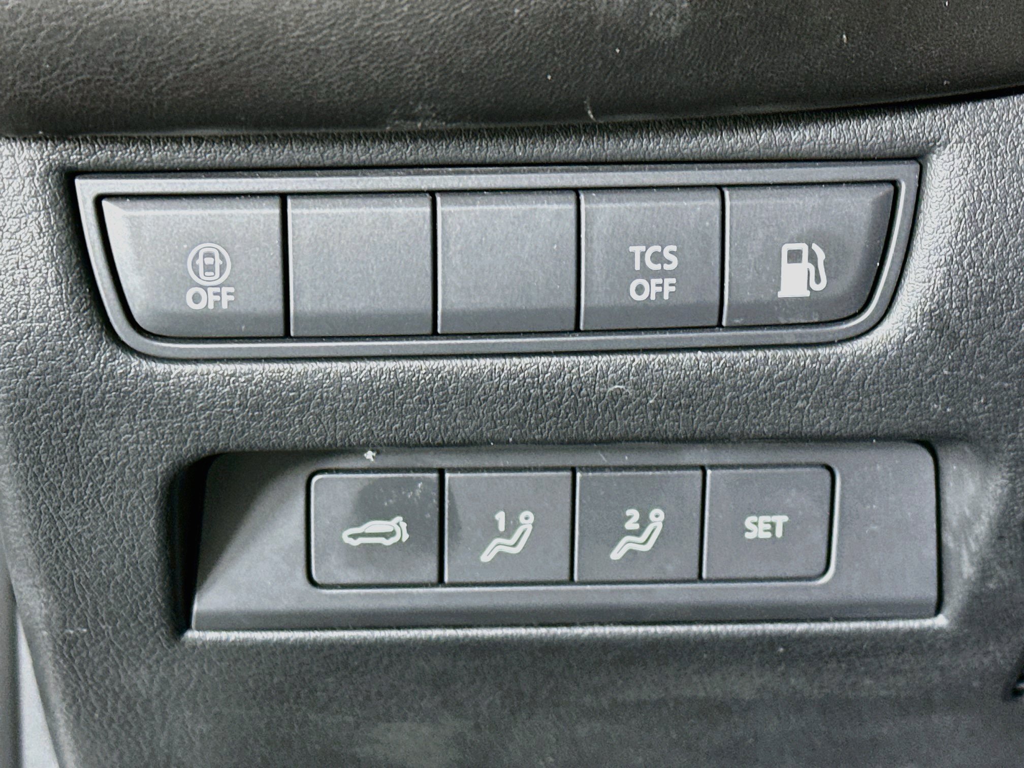 Used 2025 MAZDA CX-50 AWD 2.5 Hybrid w/ Premium Pkg image 17
