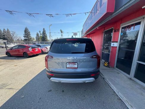 Used 2022 Kia Telluride LX image 7