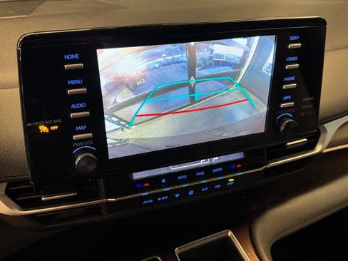 Used 2023 Toyota Sienna LE AWD/4WD image 14
