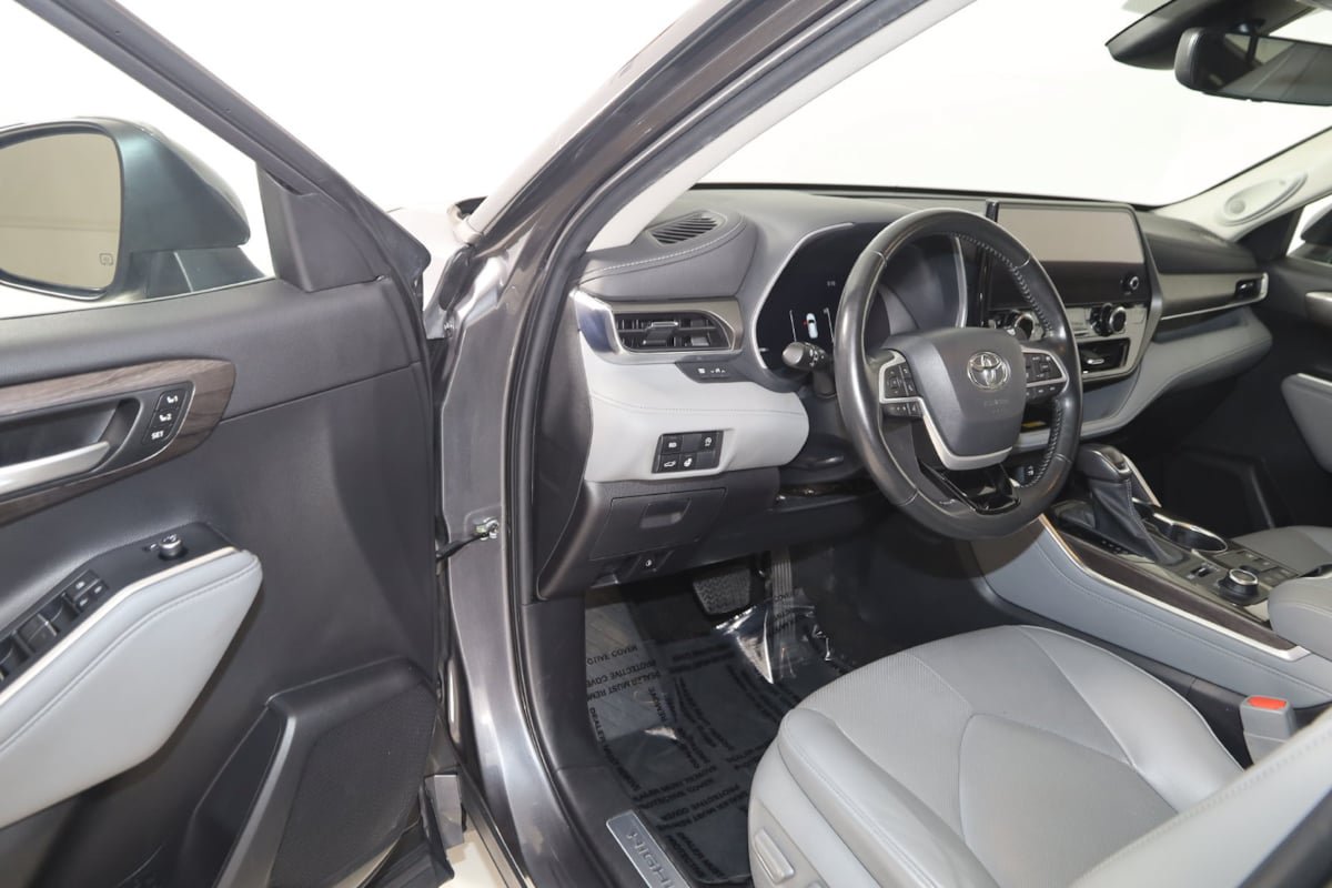 Used 2023 Toyota Highlander Limited AWD/4WD image 47