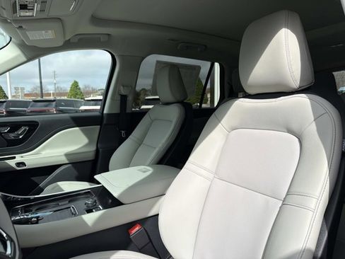 New 2026 Lincoln Aviator 2WD w/ Jet Appearance Package image 12