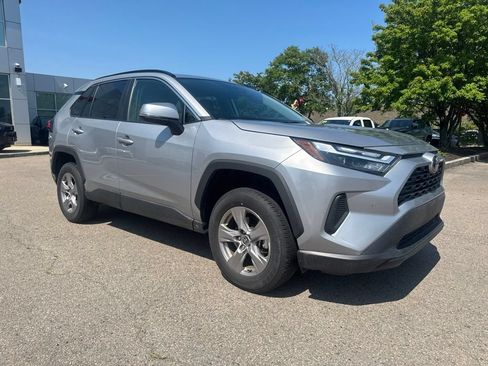 Used 2025 Toyota RAV4 XLE AWD/4WD image 9
