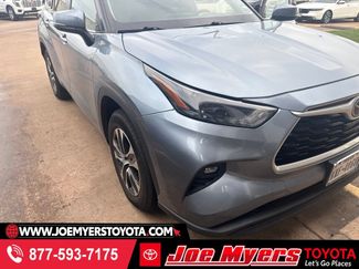 Used 2022 Toyota Highlander XLE FWD video 1