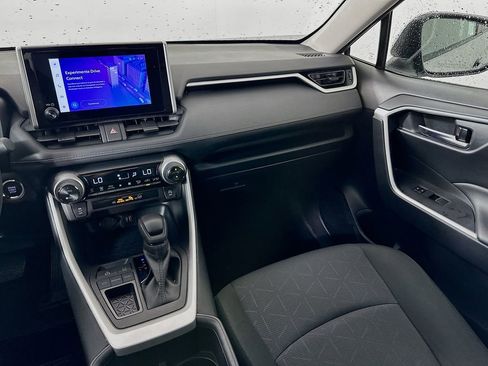 Certified 2025 Toyota RAV4 XLE FWD image 22