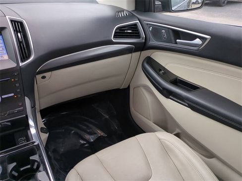 Used 2019 Ford Edge Titanium image 19
