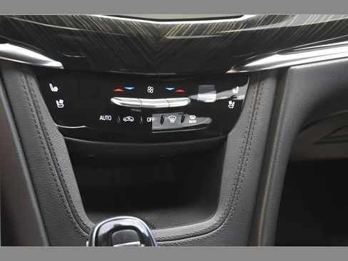 Used 2020 Cadillac XT6 Premium Luxury AWD/4WD image 37