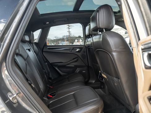 Used 2018 Porsche Macan S image 12