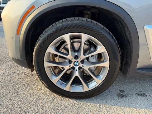 Used 2024 BMW X5 xDrive40i w/ Premium Package image 9