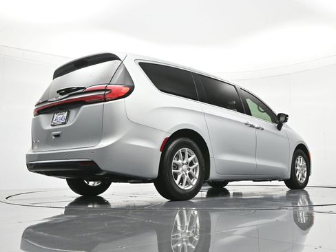 New 2026 Chrysler Pacifica Select image 41