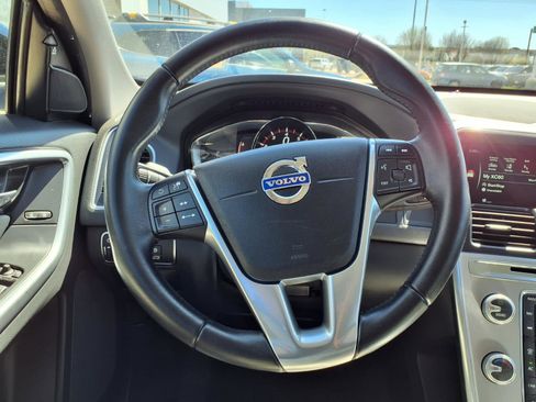 Used 2017 Volvo XC60 T5 Dynamic w/ Advanced Package image 13