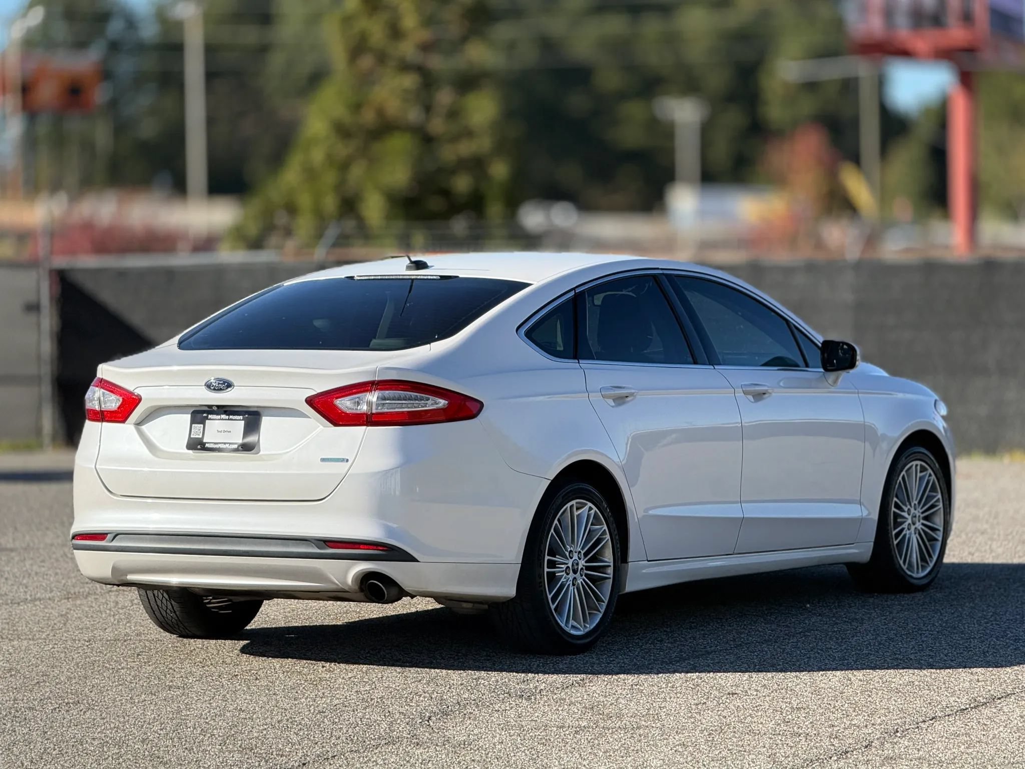Used 2014 Ford Fusion SE w/ Equipment Group 202A FWD image 9