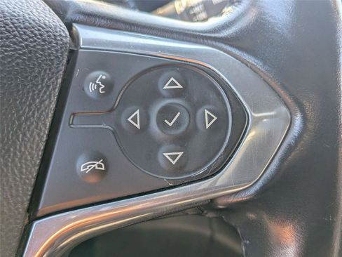 Used 2022 Chevrolet Traverse LT FWD image 14