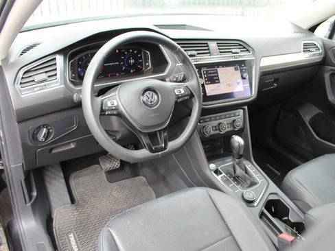 Used 2020 Volkswagen Tiguan SEL w/ 3rd Row Seat Package image 6