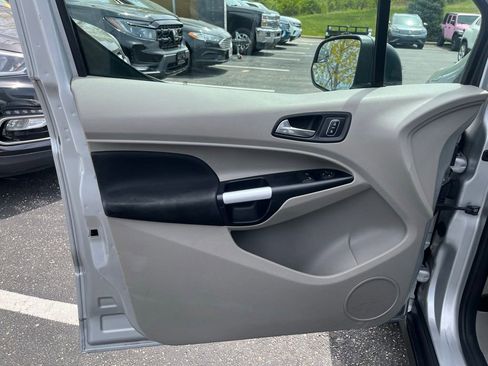 Used 2019 Ford Transit Connect XLT FWD image 8