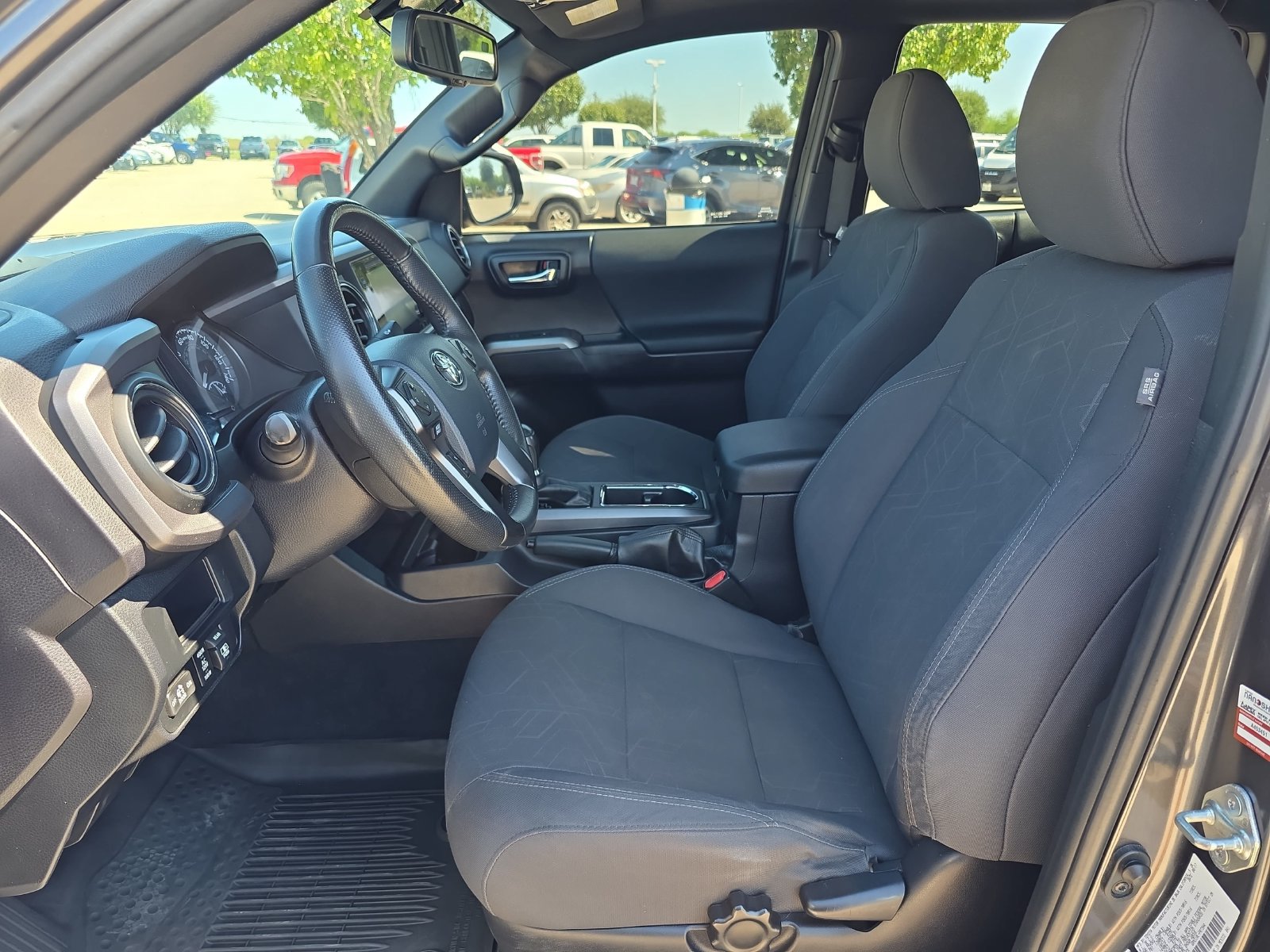 Used 2017 Toyota Tacoma TRD Off-Road w/ Premium & Technology Package AWD/4WD image 13